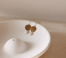 Load image into Gallery viewer, Circle Tag & Pearl Earrings