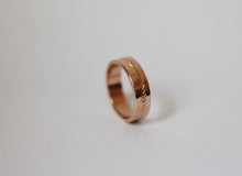 Load image into Gallery viewer, Arrow Stamped Rose Gold Wedding Band