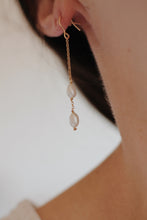 Load image into Gallery viewer, Double Oval Pearl Dangles