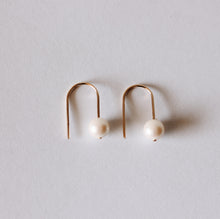 Load image into Gallery viewer, Pearl Drop "U" Earrings