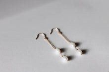 Load image into Gallery viewer, Double Oval Pearl Dangles