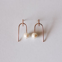Load image into Gallery viewer, Pearl Drop "U" Earrings