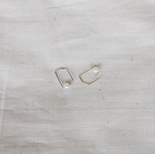 Load image into Gallery viewer, Pearl Drop Earrings