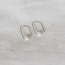 Load image into Gallery viewer, Pearl Drop Earrings