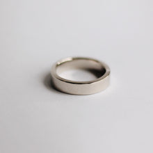 Load image into Gallery viewer, White Gold Straight Edge Wedding Band