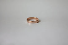 Load image into Gallery viewer, Gold Hammer Textured Wedding Band