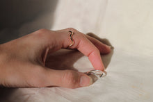 Load image into Gallery viewer, Wavy Ring

