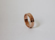 Load image into Gallery viewer, Arrow Stamped Rose Gold Wedding Band
