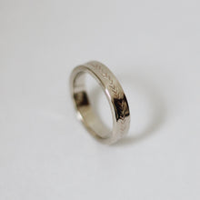 Load image into Gallery viewer, Arrow Stamped White Gold Wedding Band

